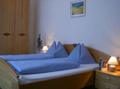 Ein Doppelzimmer im Jugendgästehaus.