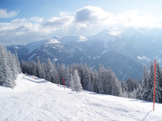 Im Winter garantieren moderne Liftanlagen und Pulverschnee einen perfekten Skitag.